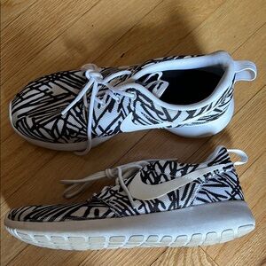 Black and White Patterned Sneakers - Size 7.5 Women’s